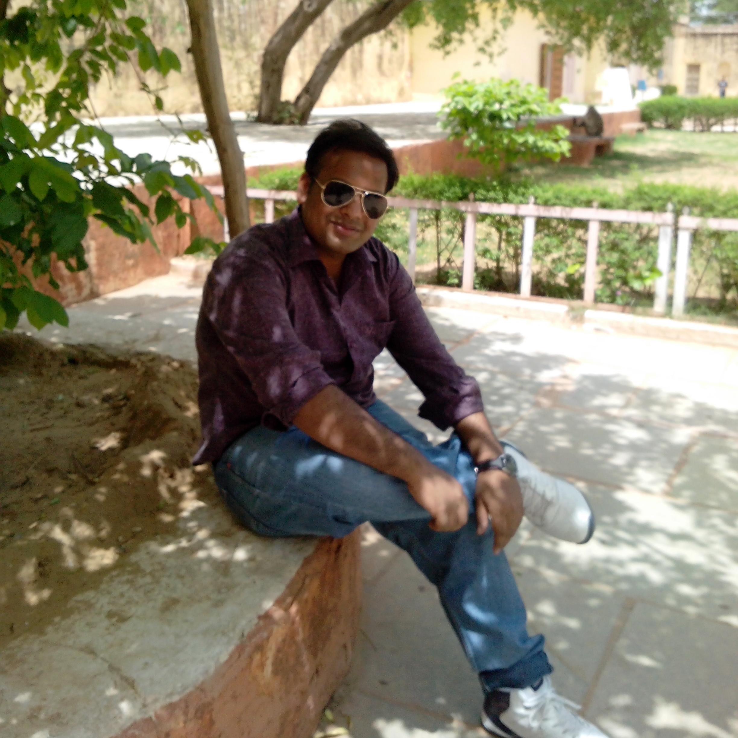 A Creative Software Developer, Crazy about Social Media, Twitter Jockey, Java & Party Loving Guy...:)