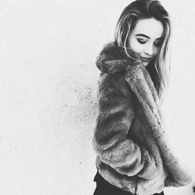 fans page   Sabrina Carpenter idola