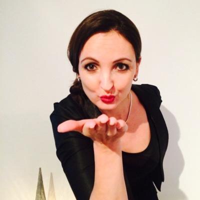 kim_asma's profile picture. Zeewind door m’n haar, zand onder m'n voeten, motregen op m’n gezicht...vrolijk door simpele dingen| Tekstschrijver| (online) Redacteur| Communicatie