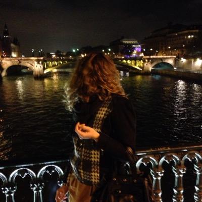 Toutes les nuances de Rouge, mon poisson s'appelle Connard, la confiture de Cerise Noire, La Mode, Le Cinéma... Voilà ! Membre de @Klin_doeil