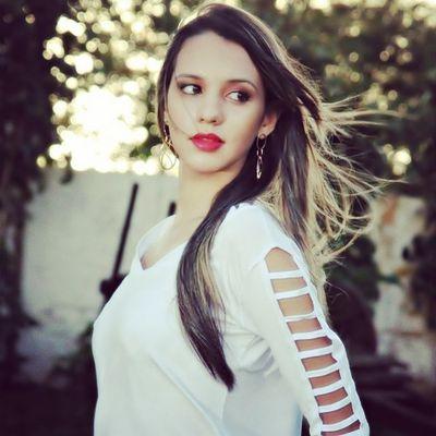 Viver, viver e ser livre, saber dá valor para as coisas mais simples, só o amor constrói pontes indestrutíveis!!