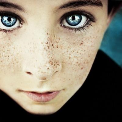 Amor distante, pensamiento constante. El mas y el menos, el blanco y el negro, el amor y el odio. Opuesto y complementario.