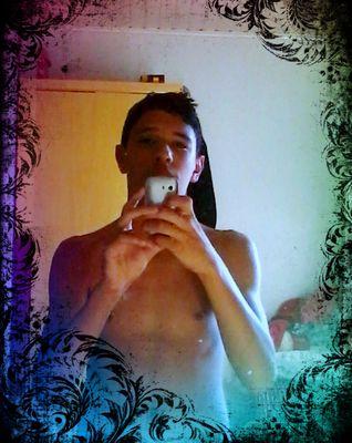 gabi_2015santos's profile picture. 