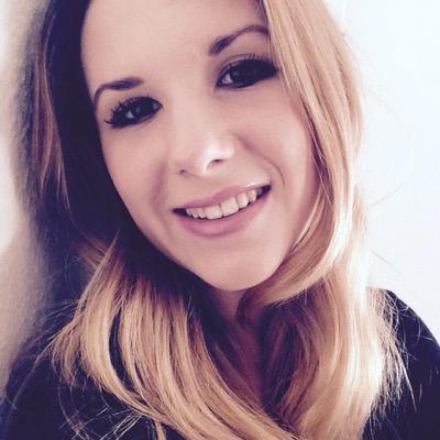 LaCheerilee's profile picture. Rechtsverdreherin. Echte Liebe. Kosmetikvernarrt.