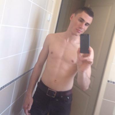 Je Follow Back 100 % Et Vous me promet que vous aller me Follow ! Merci Beaucoup ! ( mon facebook : ThibaultCool Vicente ) ;)