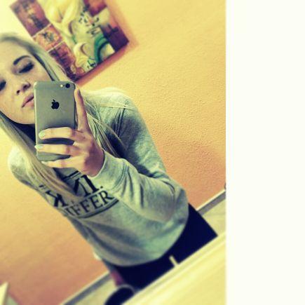 larisamermolja's profile picture. i am 17 and i love food ✌instagrammm lariisa19