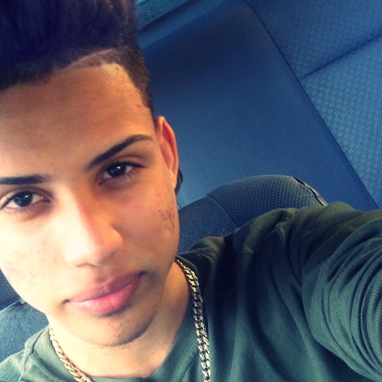 Fans VIP De Cεsαя Wεч :$ Siguenos, Cuenta En Apoyo A La Musica & Carrera De @CESARWEY1 ♥  Nos Siguio 12/1/2015