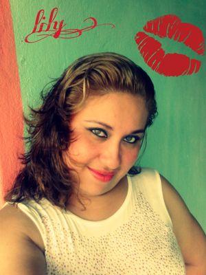 Alegre cariñosa tierna dulce amable y mi caracter depende d como me trates ;3 !!