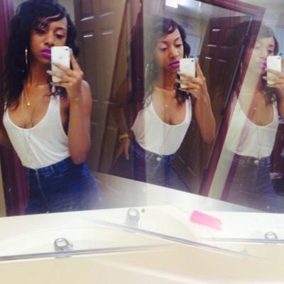 5'5 w. Brown Eyes, Smile Like The Sunrise ☀️ #No Dms ✋ #ImBack #Snapchat: Favorite_Lady