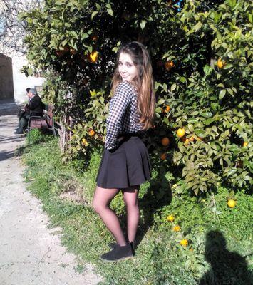 Vivir sin aquellos que pueden vivir sin ti.   Sonriendo y bailando desde 1999. ♡