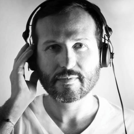 Su lúdica experiencia en el mundo de la música lo ha llevado a consolidarse de manera seria y profesional como DJ.