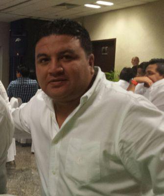 Mexicano /Yucateco/ Lic. Admon de empresas  / Escultista