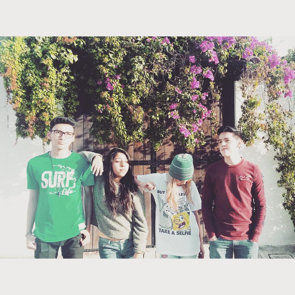 Banda adolescente de covers y música propia.