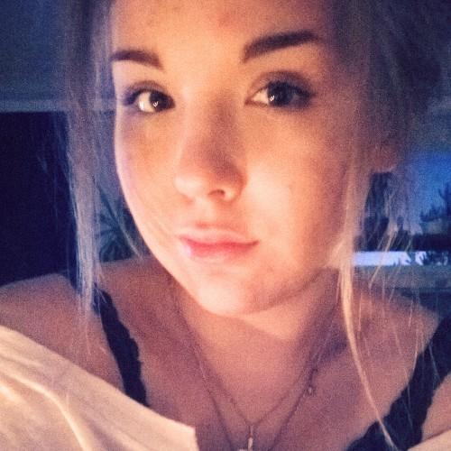 Just a girl from Finland who loves food, movies and music... Writes a blog and watch youtube videos.