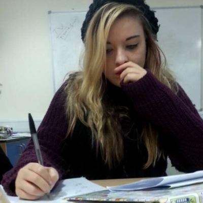 Im english:3|Im a gamer|anime/manga lover|i love music|i love art|im pretty ambitious really:) and i love to make music and listen to music of all kinds^.^ xxx