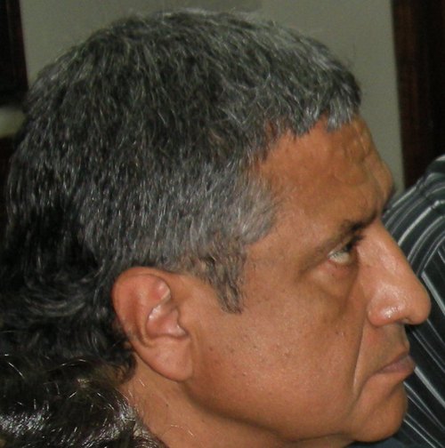 Profesor de Filosofía y Ciencias Sociales, Post Grado en Gestión al   Desarrollo , Universidad del Pacífico, Nacional de Chile, Experto en Proyectos Sociales