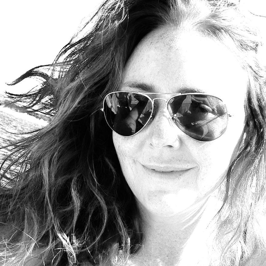diver, cyclist, sailor, skier, world traveler, lover of animals & the environment. tv, digital, live event producer. journalist.