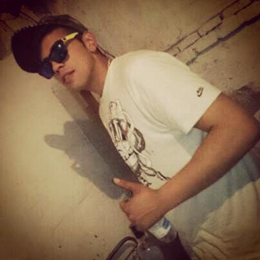 cirinava's profile picture. componiendo en mi habitación esperando que algun dia este mundo cambie de rumbo