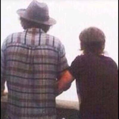 Free follow from @sataniclourry !! Go and follow pls (: Fav my recent tweet for a follow back