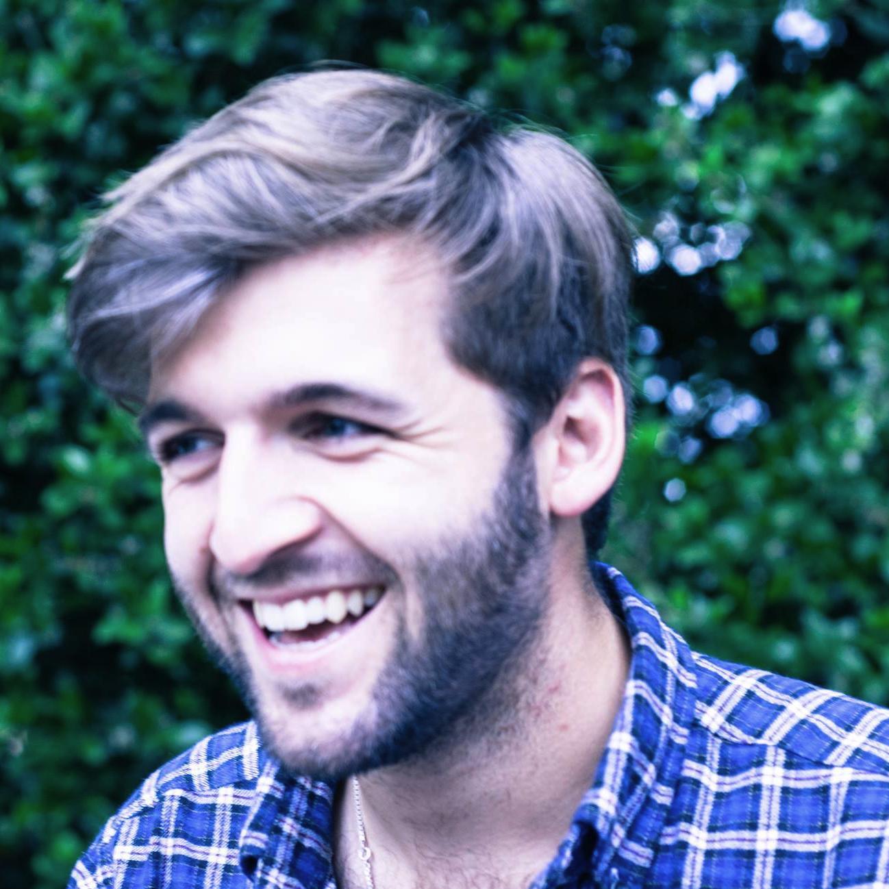 Sussex boy. Maker of science films. Preoccupied with energy & climate, spaceships, visions of the apocalypse and utopias. Any of the above on film.