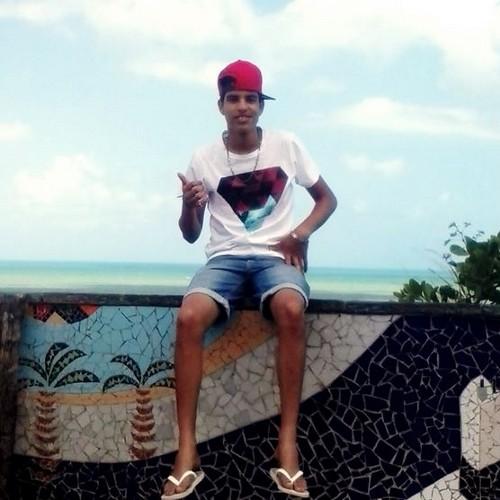 So me apego ao que me faz feliz  @_ThamyresP ♥