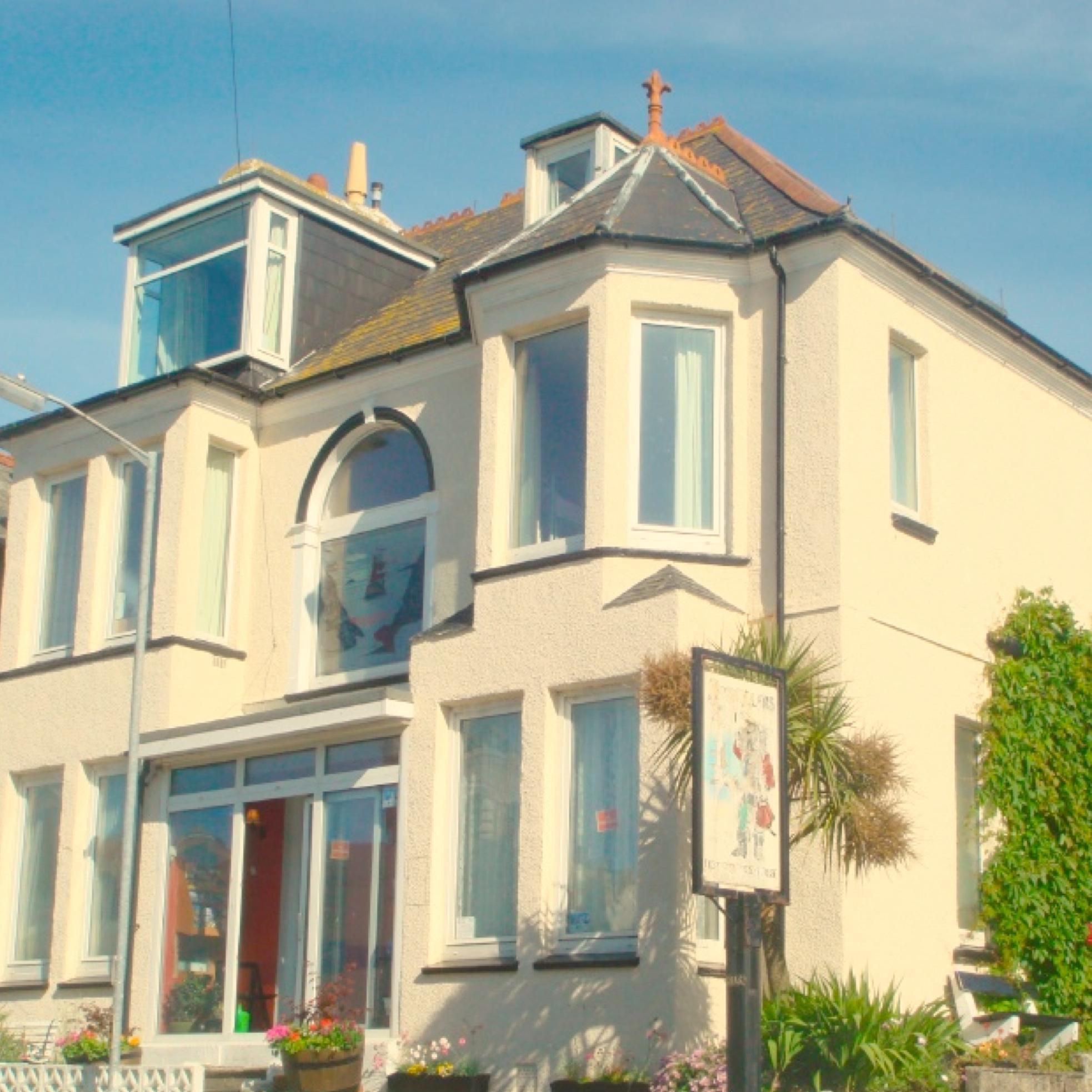 We are a family run guest house based in Newquay, Cornwall. We are open all year round and cater for families, large groups, singles and contractors.