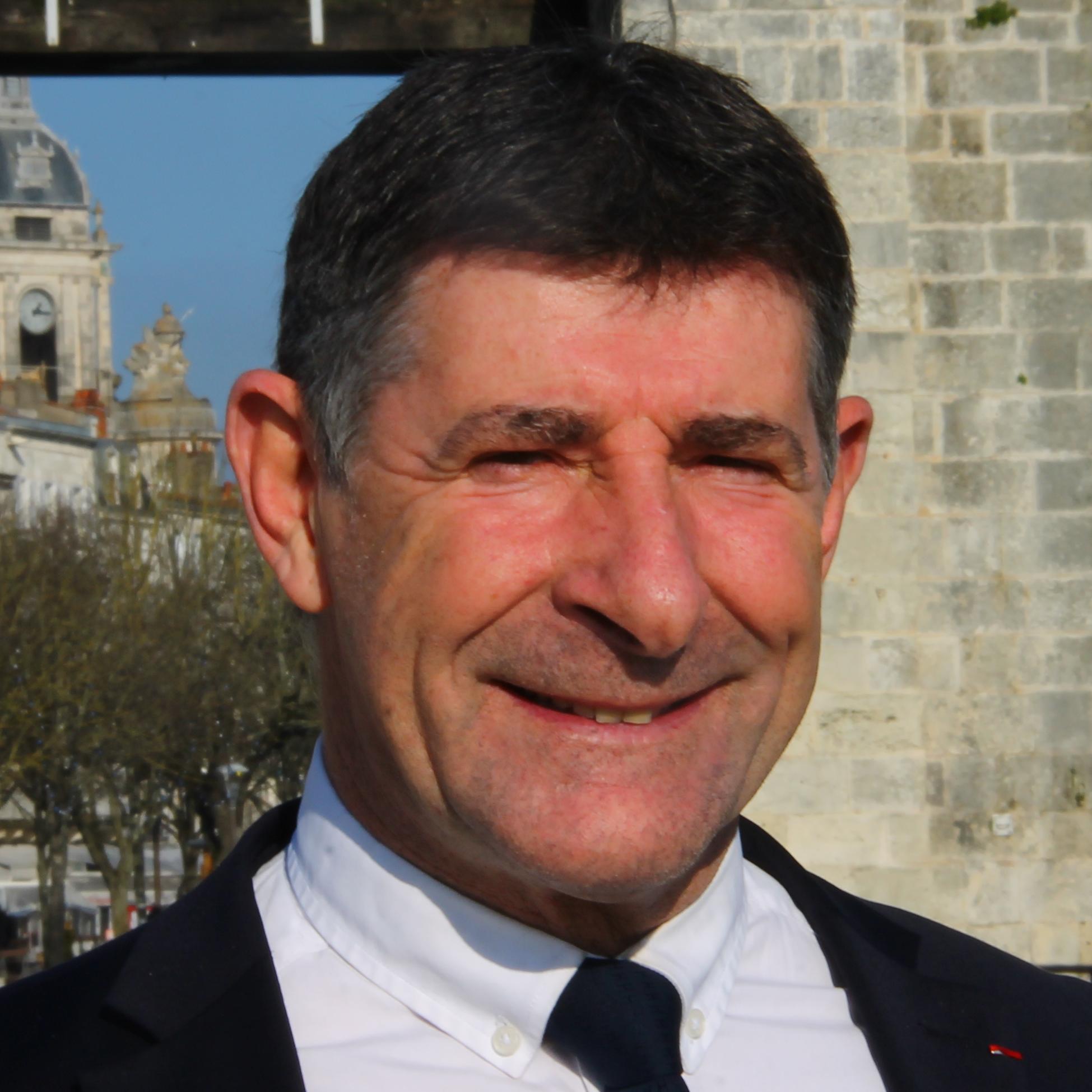 Maire adjoint honoraire de #LaRochelle, ancien Conseiller général de la Charente/Maritime, cabinet de @RoyalSegolene @ecologieEnergie (2014/17)
