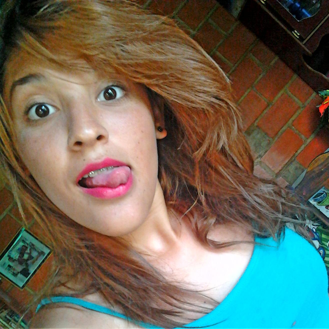 ￣ ³￣)づ                                                         iTe quiero para mi tu me pones crazy, 
Acércate a mi i´m ready to love,