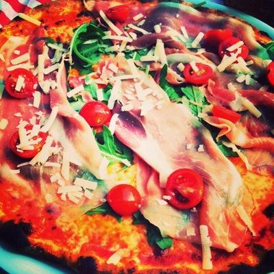 Italian food är en foodtruck som rullar på Stockholms gator och serverar äkta italiensk mat. För mer info se http://t.co/h0XGp7ja8I.