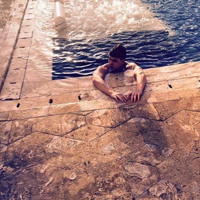 Angieruggiero's profile picture. ~ that OVO and XO is everything you believe in ~