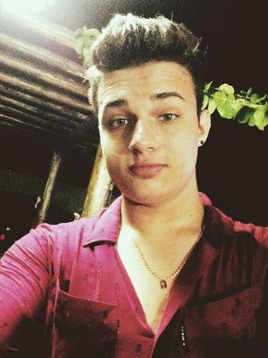 E eu sou mais um maloqueiro da quebrada que tá virado desde outras madrugadas - Those