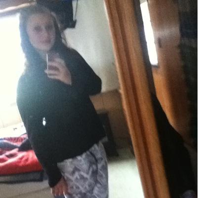 Hey :) my name is alyssa and i love everyone. Dont lie, its not to much to ask. my kik is alyssalynngregory.