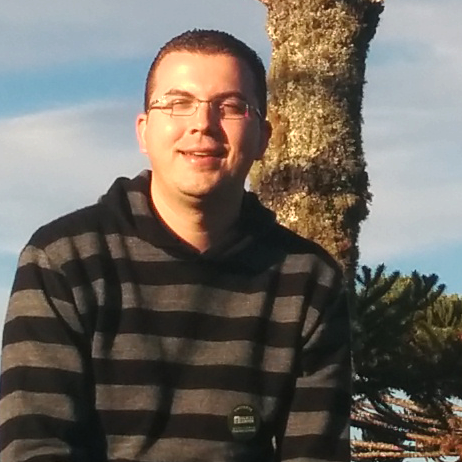 Tenho mais de 10 (dez) anos de experiência: comecei ministrando aulas, desenvolvedor front-end e hj estou na Cricket Brasil como Gerente de Projetos.