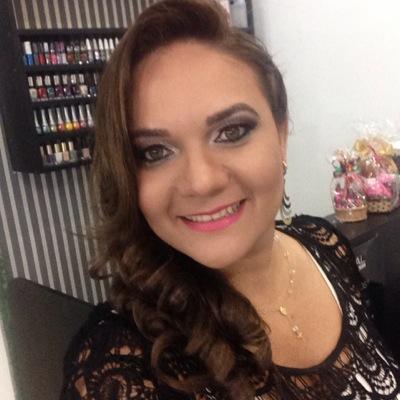 Não sou nada, tão pequena, um grão de areia nas mãos do Senhor. Barco a vela q se abandona, segue o rumo e vai buscando o alto mar.