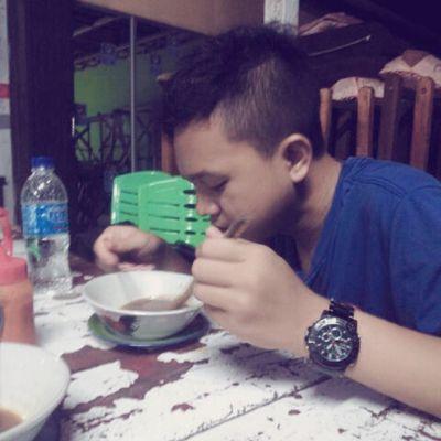 jika kau tak bahagia bersama nya maka ikut lah dg ku :)