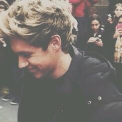 gxttabenaio's profile picture. quem nada é peixe, peixe tem cu, cu tem merda, merda es tu