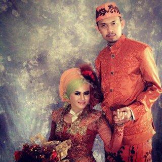 Awali hari dengan senyuman, bukan keluhan, bukan pula makian. Jalani hari ini dengan pikiran jernih, hati bersih, dan tindakan indah :) BISMILLAH :)