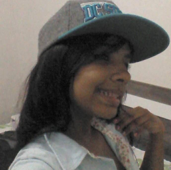 Sou chata, teimosa, timida, extressada,belieber, só não sou perfeita -_-
