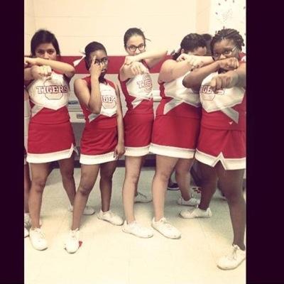 CAN I GET A HOYAAA -Nash is my bae -Cheerleader✌ -my crew is in the pic