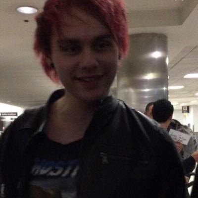 strctchmarks's profile picture. well sorry doesn't sweeten my tea !