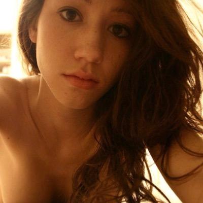 I do role play, have a huge daddy kink and am also a sub yet to find a Dom.

my kik is @poundmeharddady