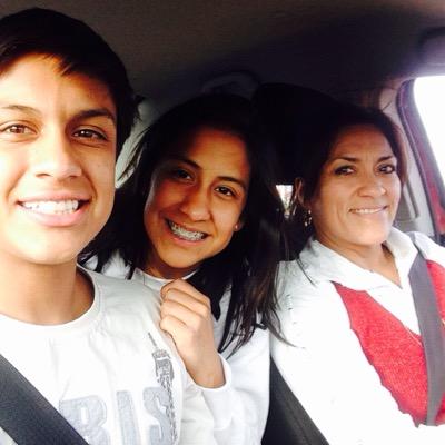 Beatriz Corona. Soy madre de dos hijos !! Entregarte a tu trabajo es una muestra de gratitud; dispuesta a hacerlo!