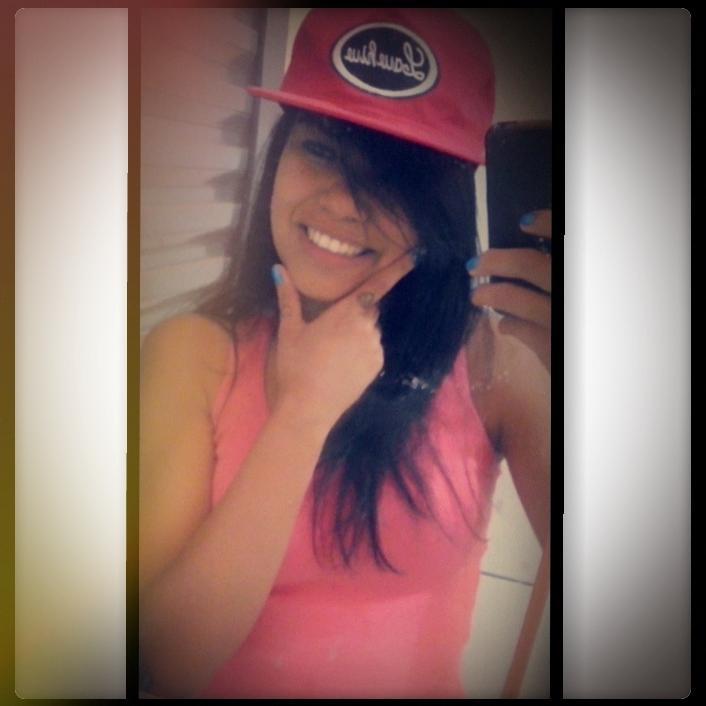Amo desenhar curto rock escuto musik o dia todo, a louca!!! espontânea bi e to nem ai u.u .....♥♪ love rock ♫