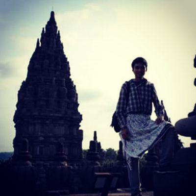 Aku bersyukur menjadi diri aku yang sekarang. Meskipun ada yang membenci atau bagaimana tetapi itulah aku.