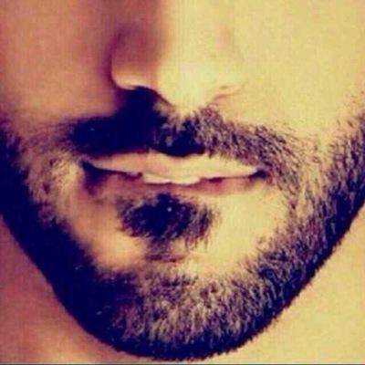 انسان عادي مرضي ربي ثم والديني ثم نفسي والباقي بالجدار ( تعبت اعيش دور المثالي )