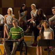 17,  Im  a,MEGA GLEE and & PLL fan, amongst others. I LOVE Ariana Grande,  & Zac Efron!