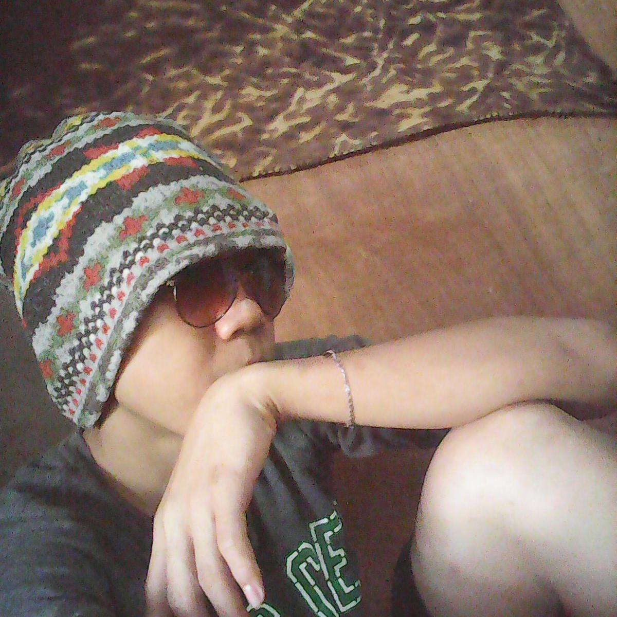 chloeguy22's profile picture. Hello friendx. . .
I am a simple man' . . Hyper when i eat sweet food' . , 
I'm good and drawing'
And i like to follow those​who have the same interest' like me