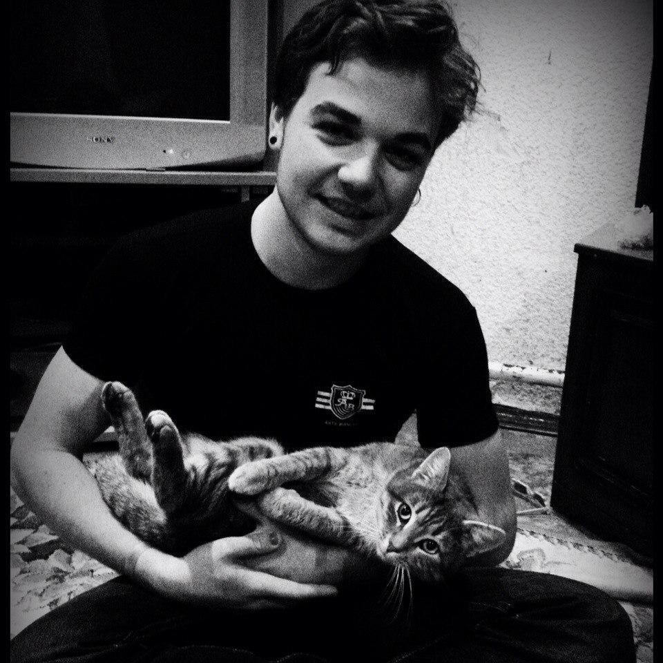 Люблю почитать,да и сам пописать всякие бредни #Blink182 #AvA #serials #Supernatural  #Sherlok #TomDelonge #poppunk    #followback #Взаимныйфолловинг
