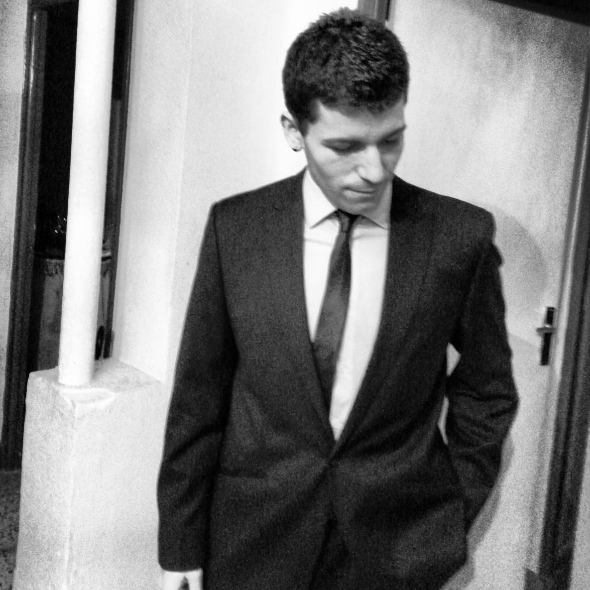 AlexFernandez_5's profile picture. Did you break the code? 
El camino de la disciplina.
You know who I am.
Los listones hay que dejarlos altos.
Un tanque con el motor de un Ferrari.