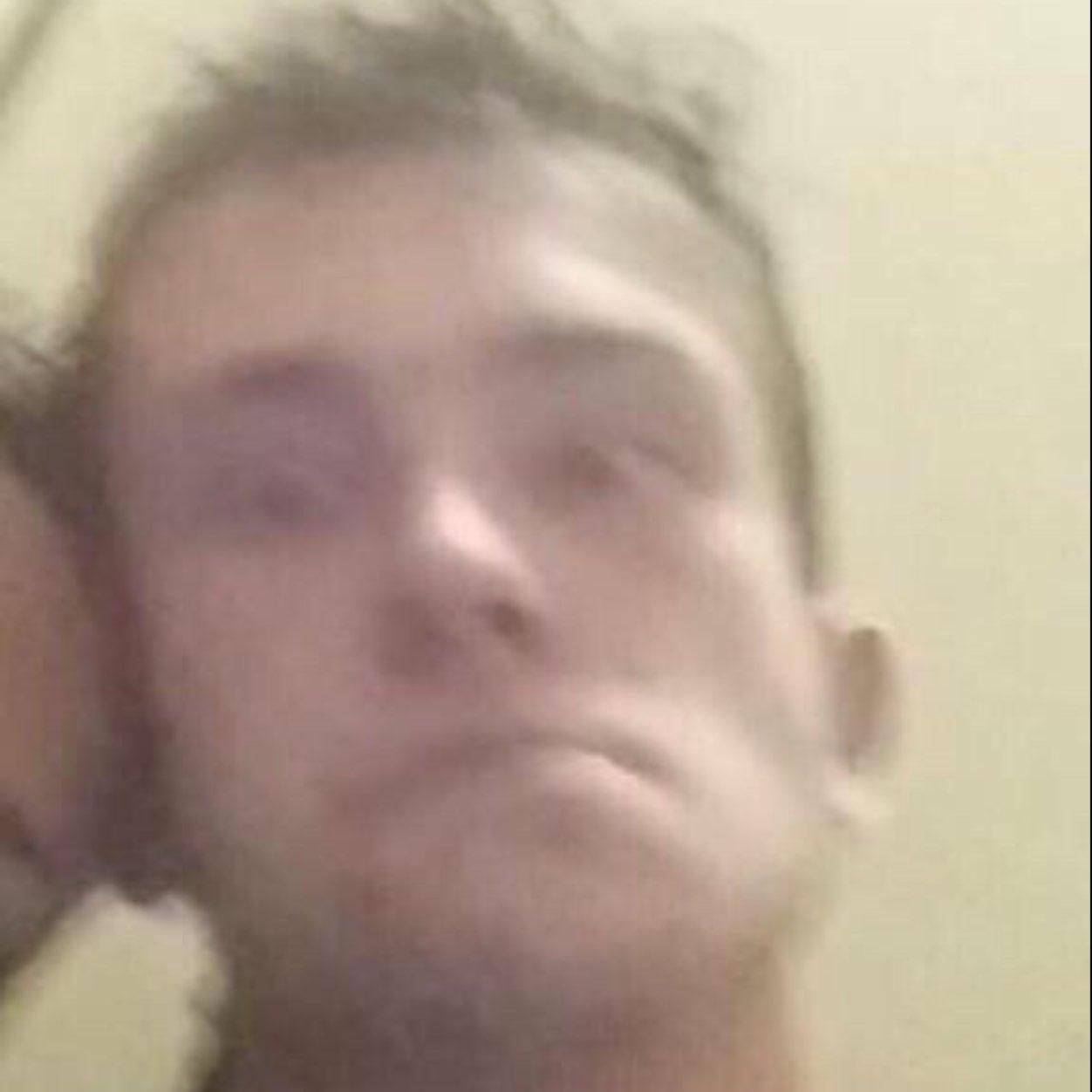 calling all fellow sesh1ers to follow this page tweet me your problems direct message me your photos! 

will follow back

dont know you but love you
